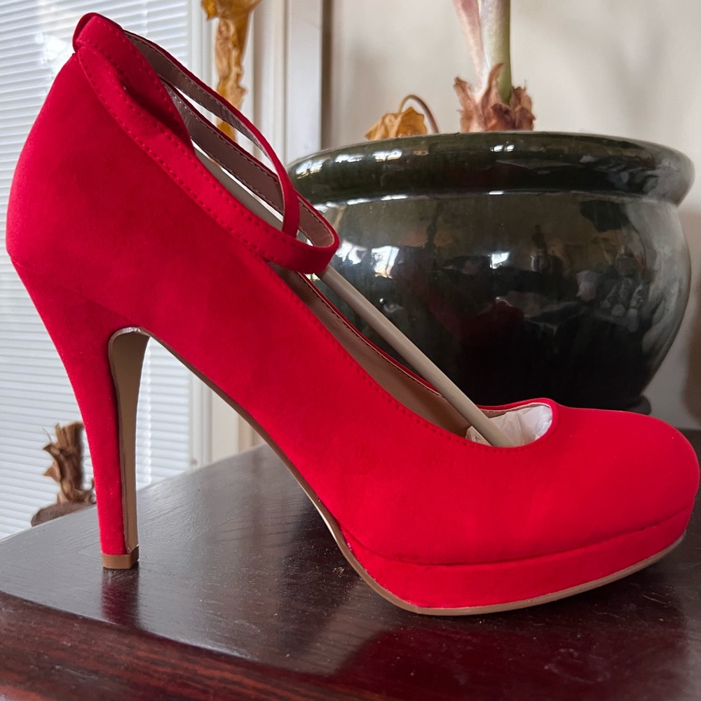 COPY - high heels shoes.New, still in bags and original box. Size 8